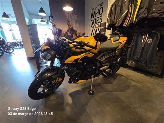 TRIUMPH STREET TRIPLE RS ABS 